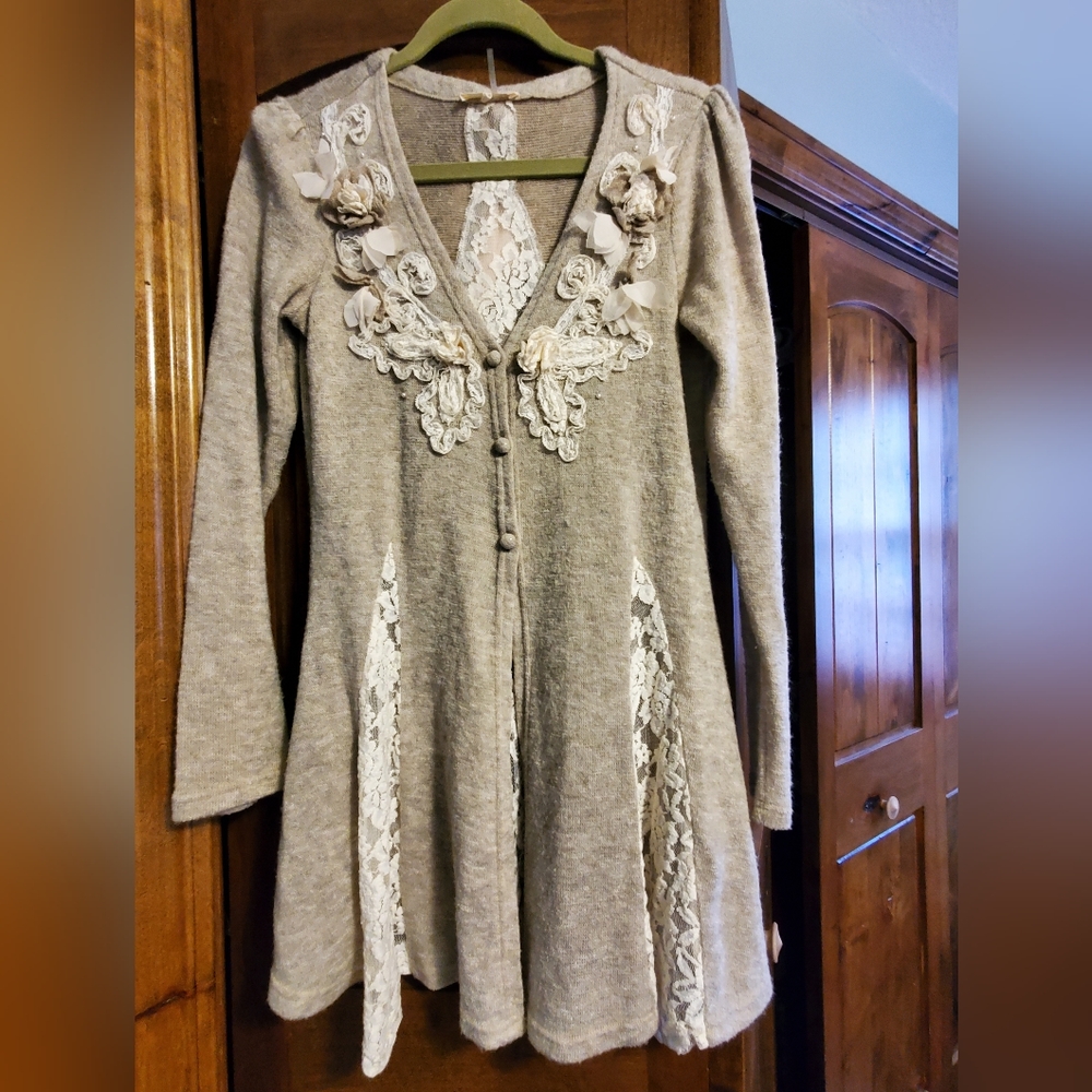 Ryu Floral and Lace Embellished Cardigan, Size S